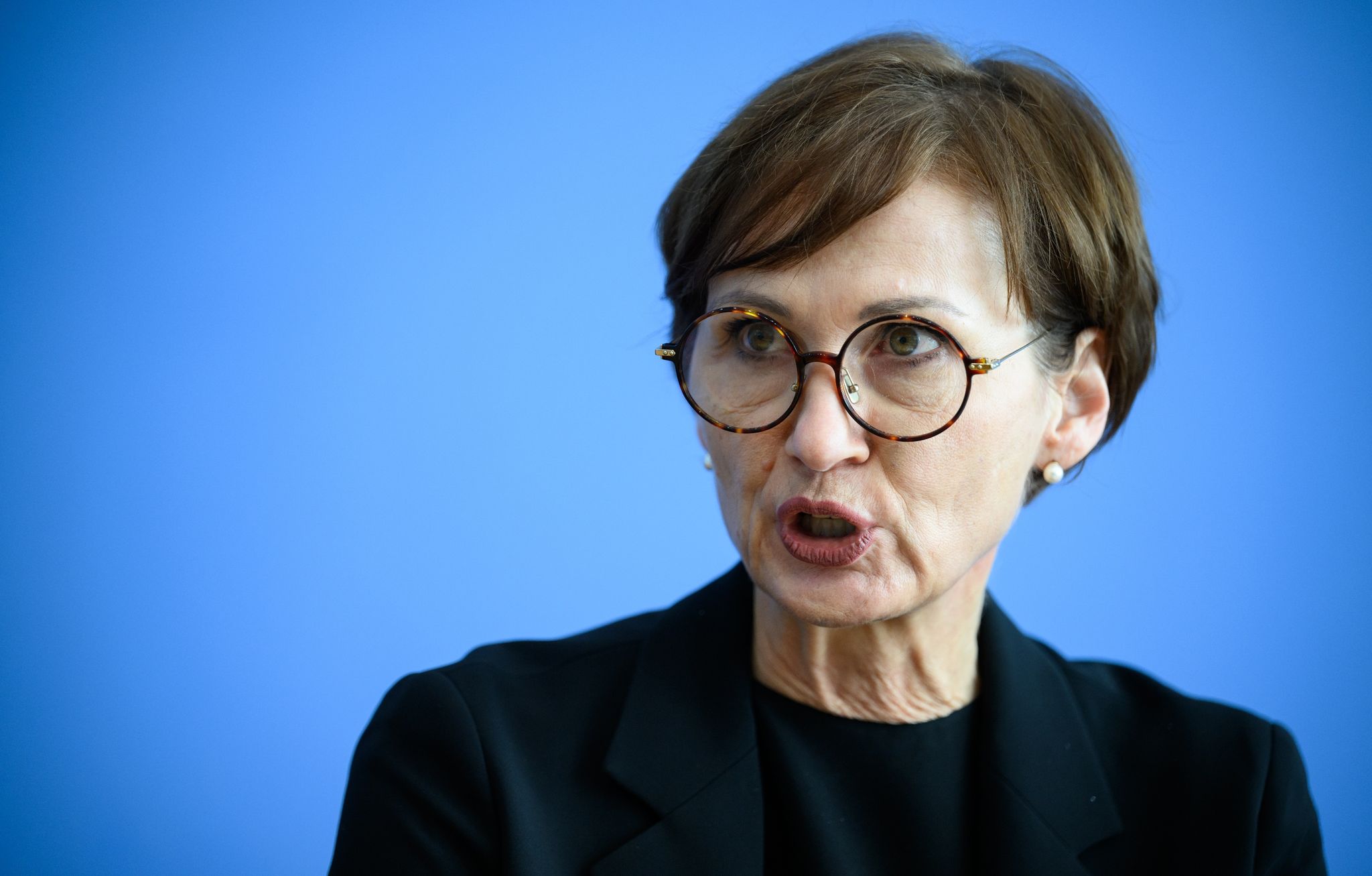 Stark-Watzinger: Geflüchtete Lehrer an Schulen bringen
