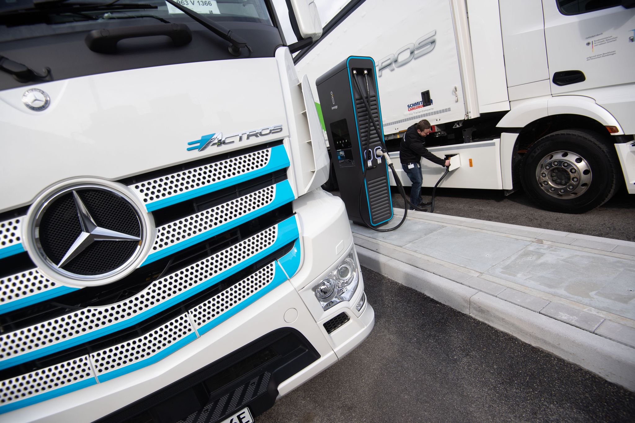 Daimler Truck und Hannover Rück kommen in den Dax