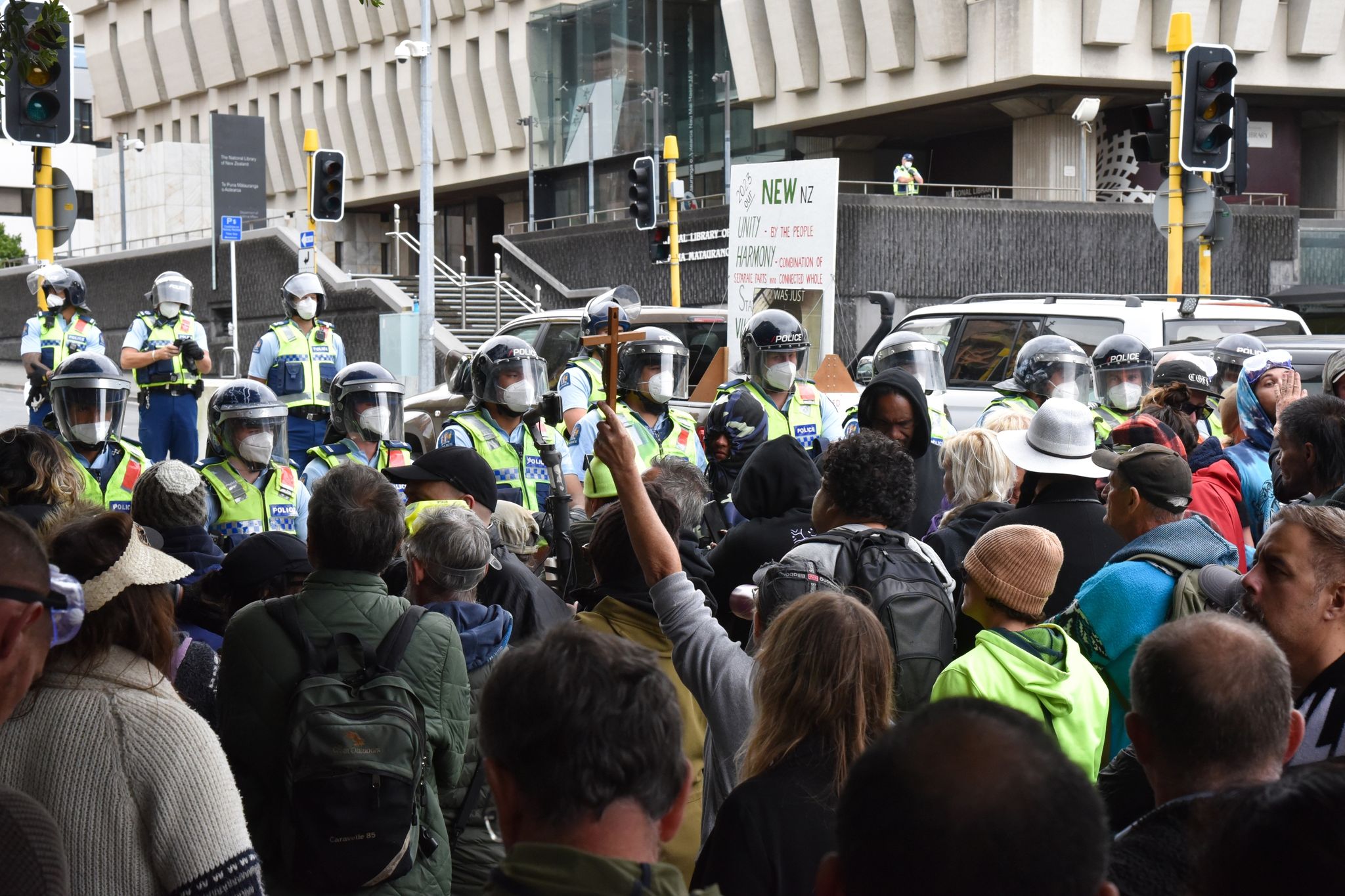 Neuseeland: Gewalt bei Räumung von Impfpflicht-Protest-Lager