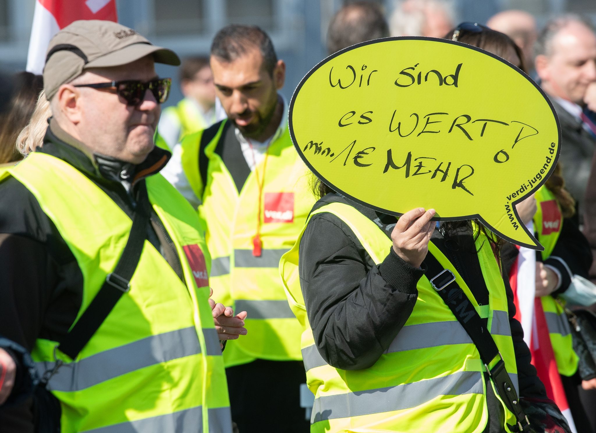 Neue Flughafen-Warnstreiks zur Osterreisezeit möglich