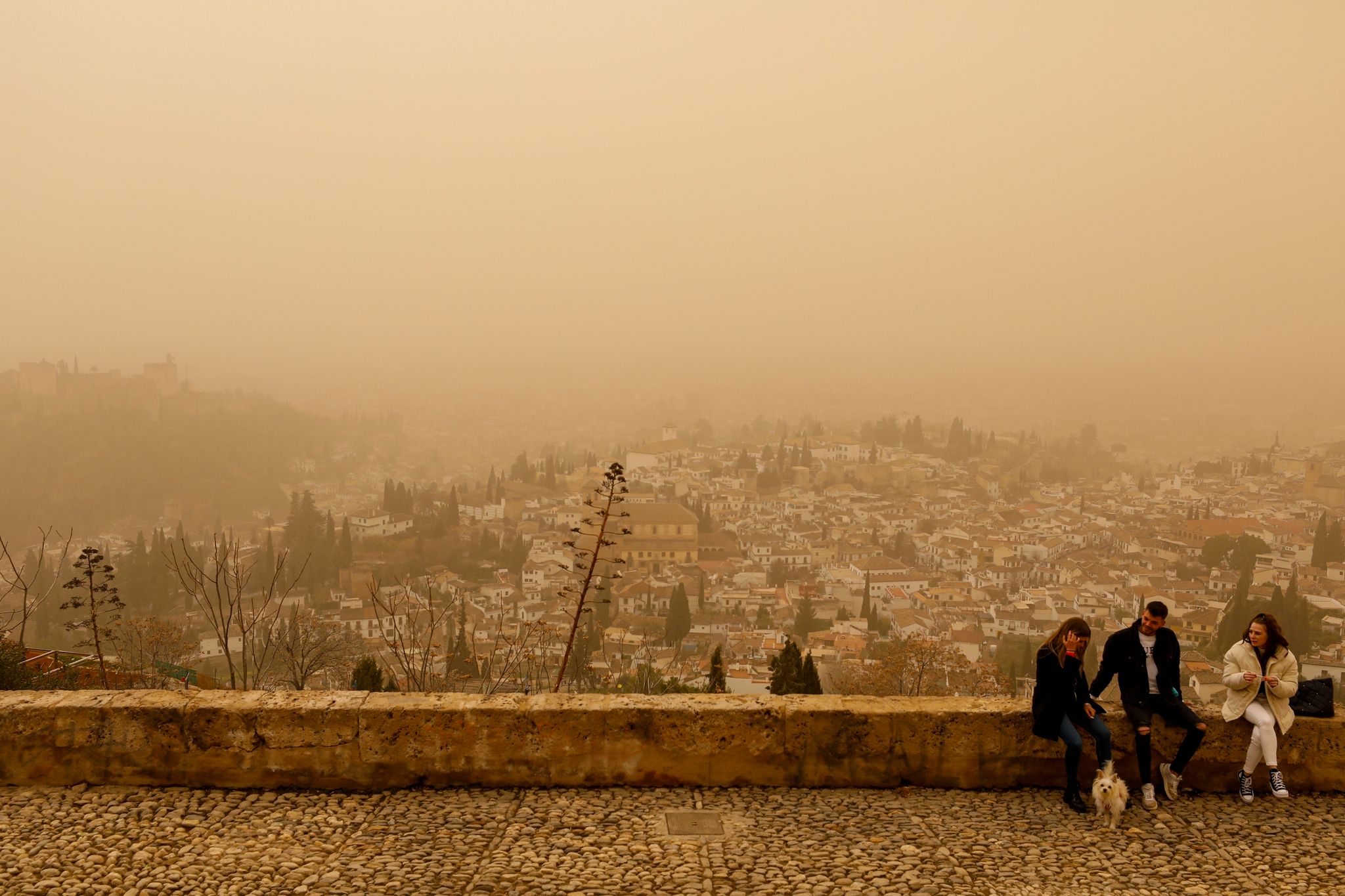 Saharastaub färbt halb Spanien gelb-rötlich