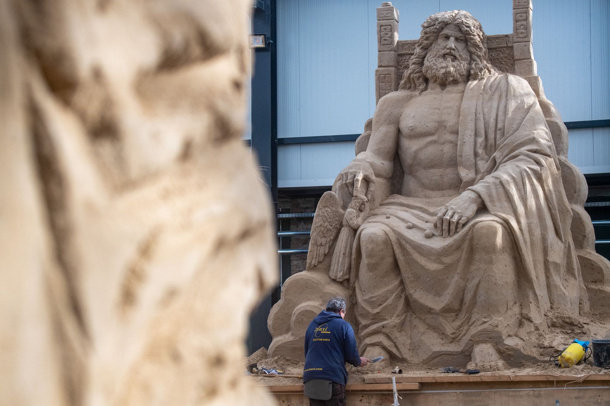 9000 Tonnen Sand in Form gebracht