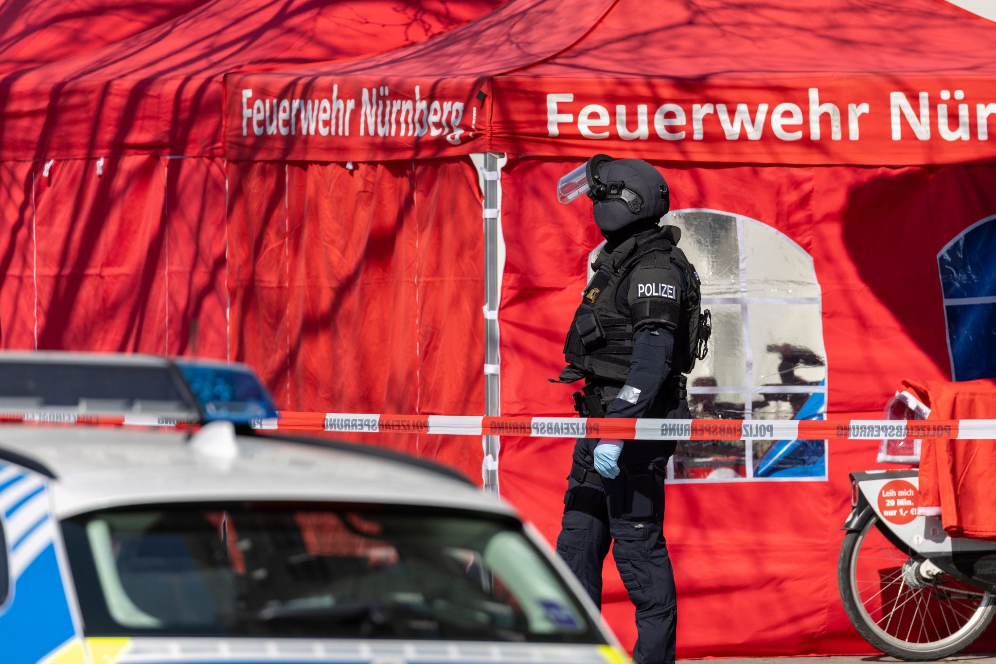 Stichflamme in Bank – Verdächtiges Kuvert wird untersucht