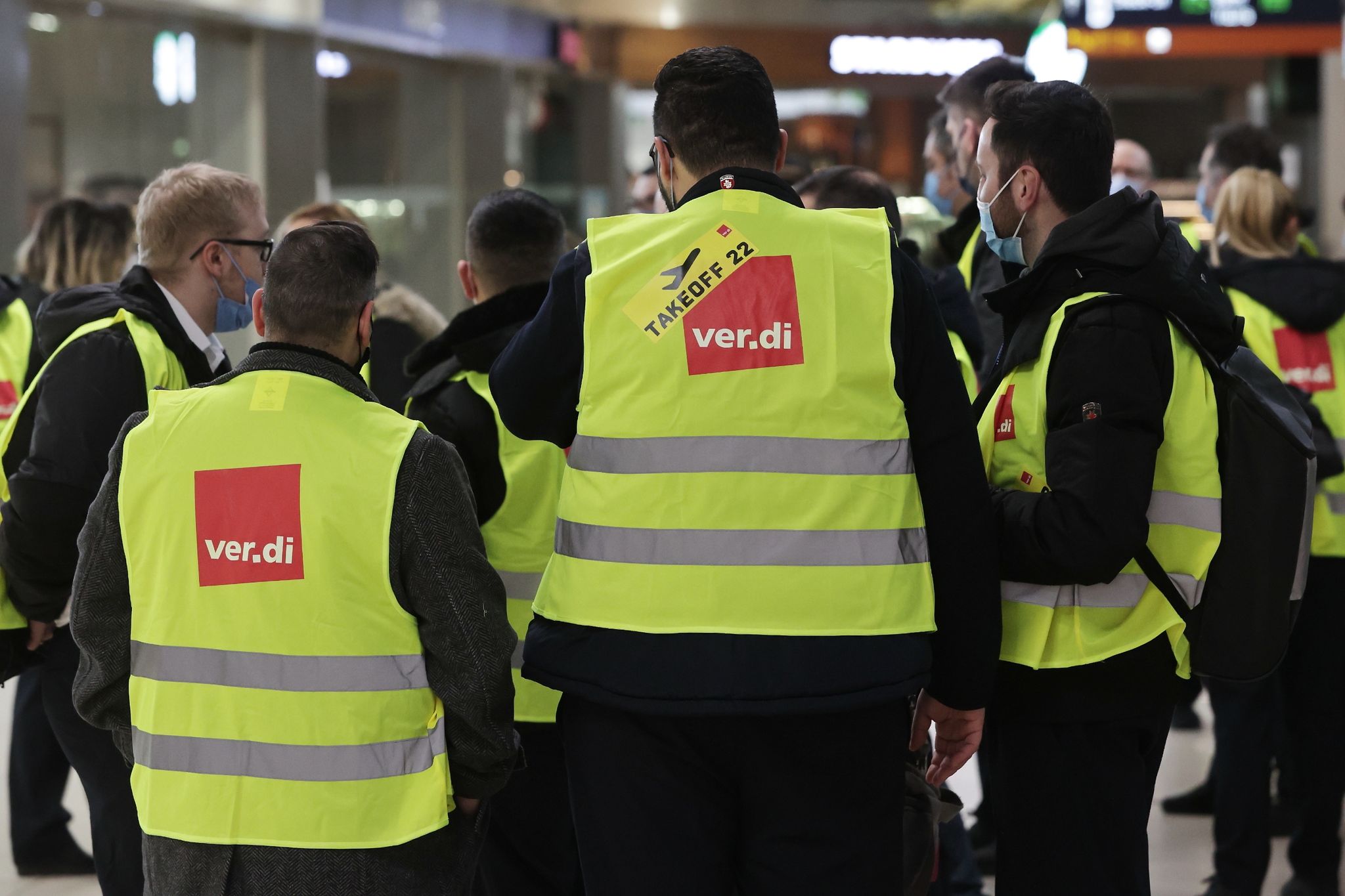 Verdi ruft für Montag zu Warnstreiks an Flughäfen auf