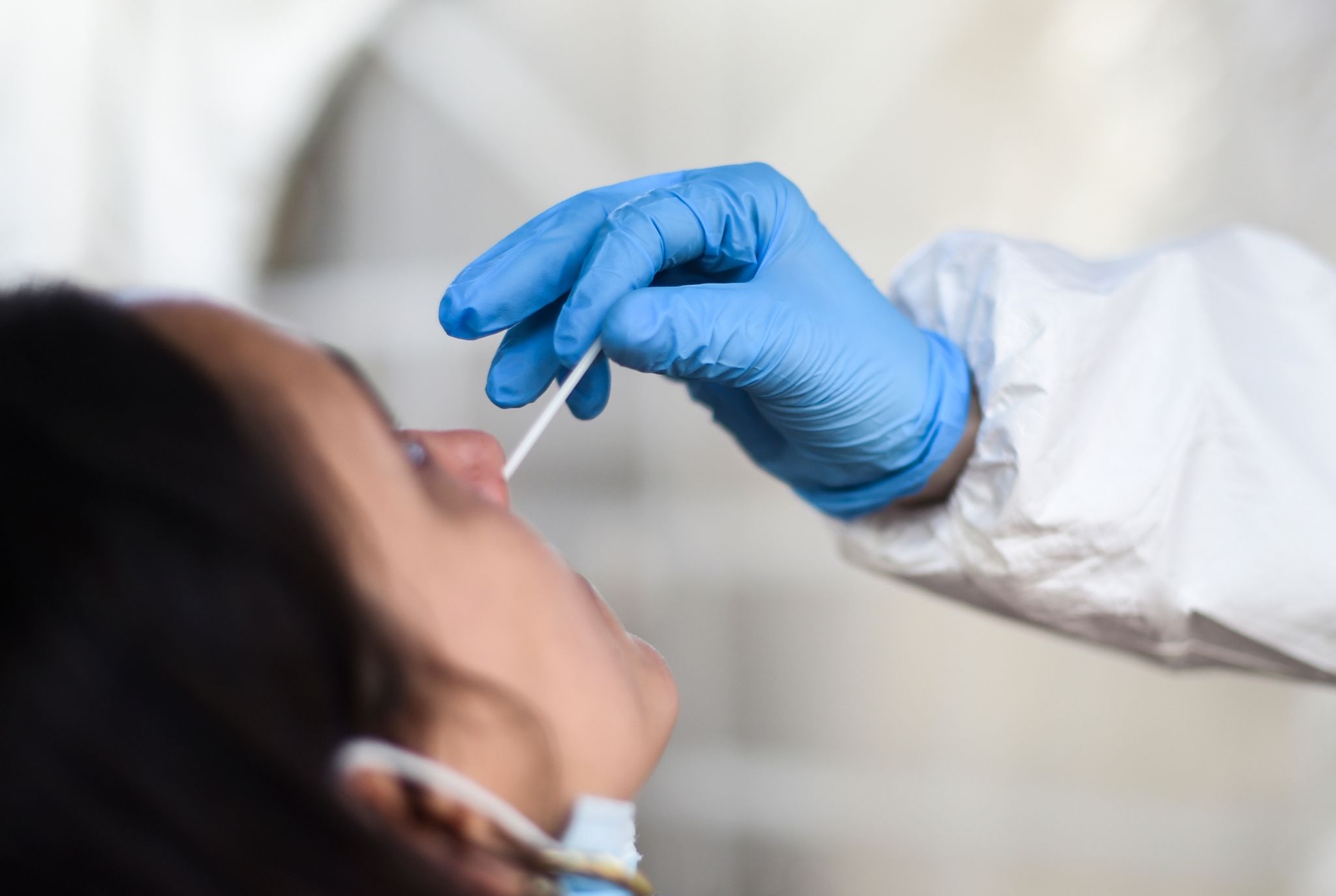 Omikron-Welle: Krankenkassen melden mehr Krankschreibungen