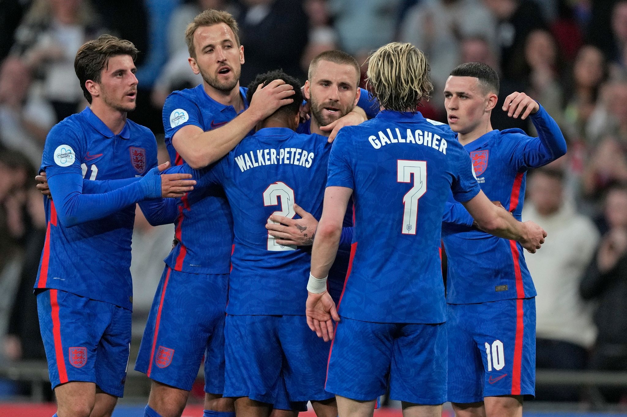 England und Spanien feiern knappe Heimsiege