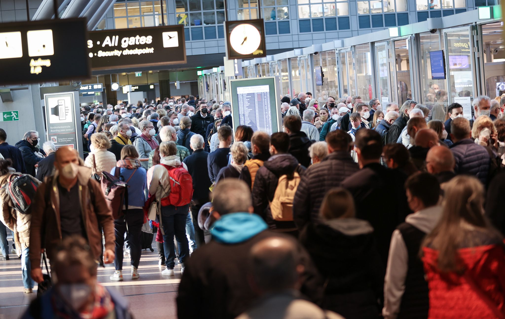 Flughäfen: Verdi-Warnstreik traf 102.000 Passagiere