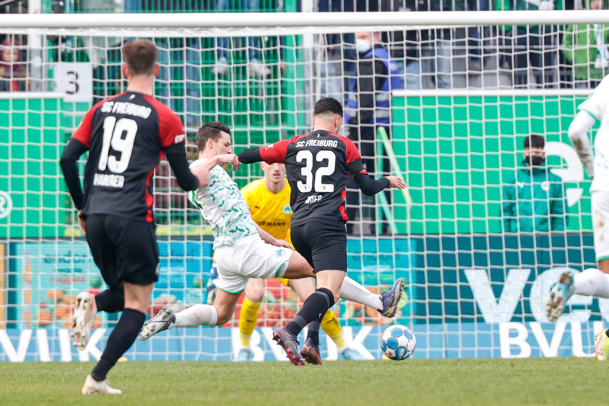 Streichs Rekord muss warten: Freiburg stolpert in Fürth