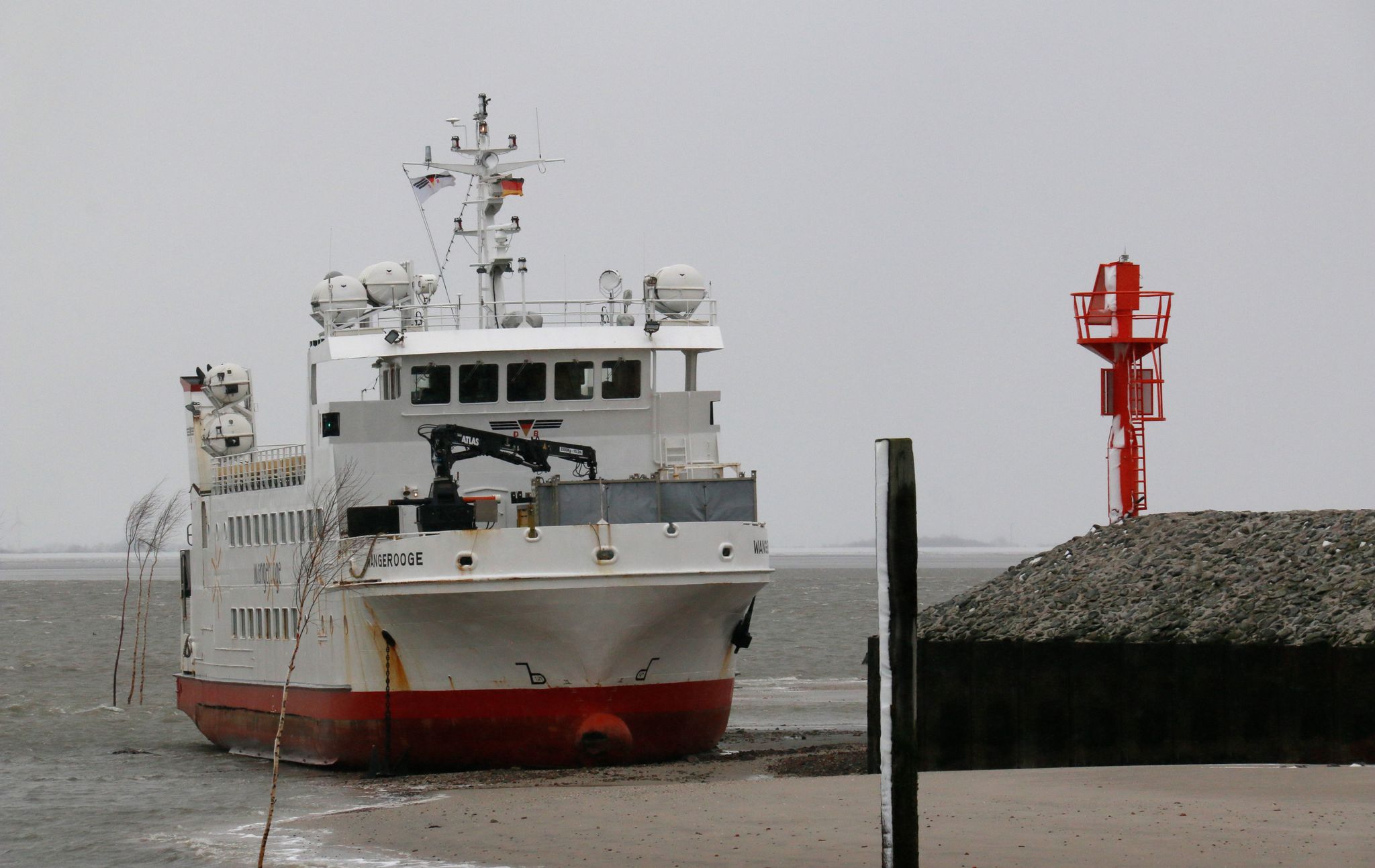 Fähre mit 95 Passagieren vor Wangerooge festgefahren