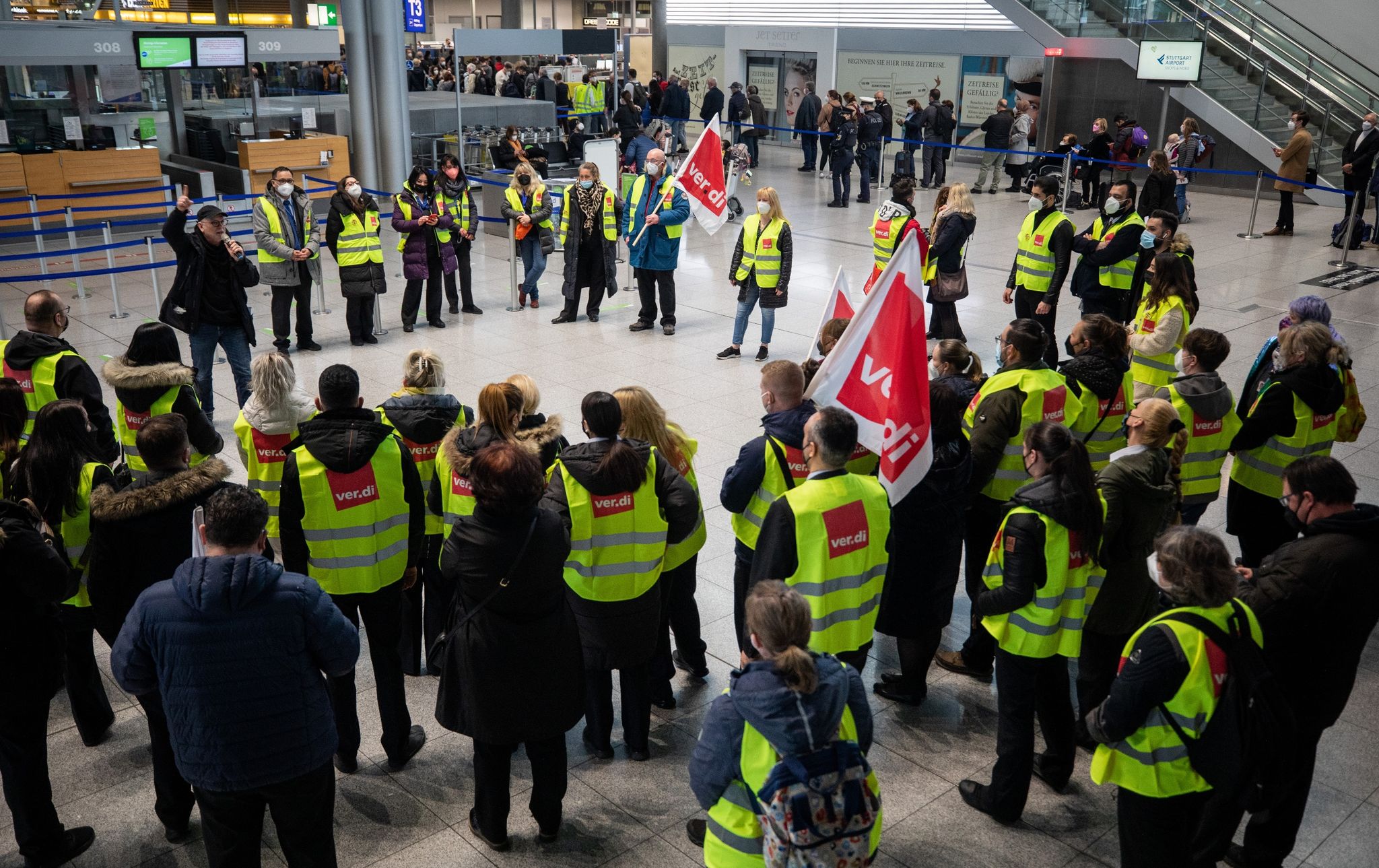 Warnstreik an acht Flughäfen: Ausfälle und Verspätungen