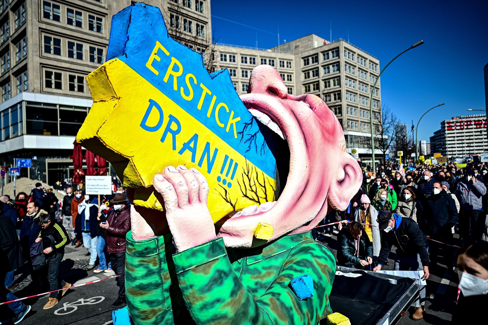 Zehntausende bundesweit bei Demos für Frieden in der Ukraine