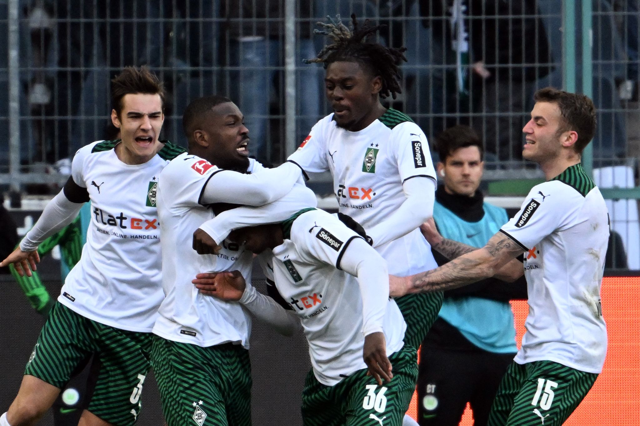 Hitzige Schlussphase in Gladbach – Torreiches spätes Remis