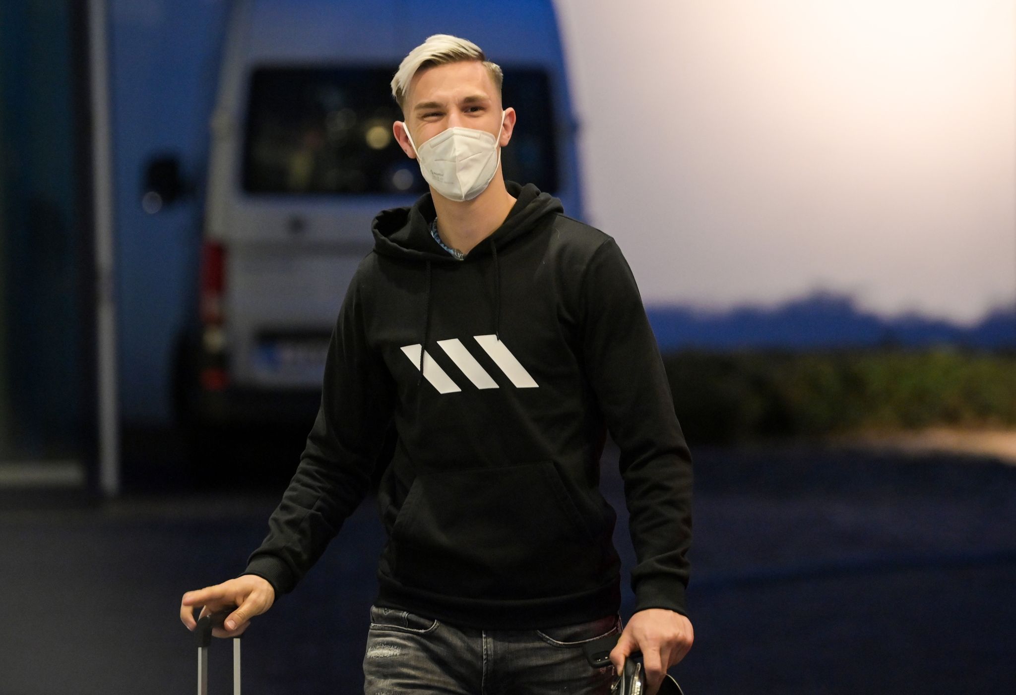 Flick schenkt Neuer Pause zum Geburtstag: Job-Teilung im Tor