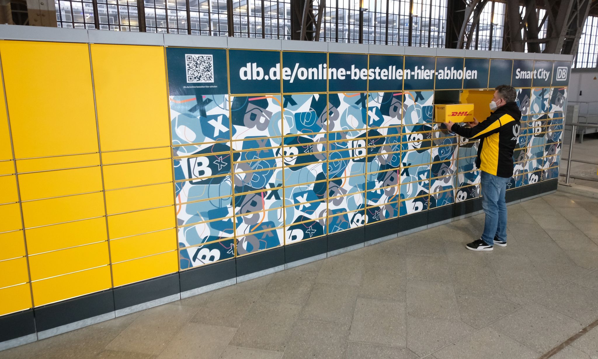 Post installiert Hunderte Packstationen an Bahnhöfen