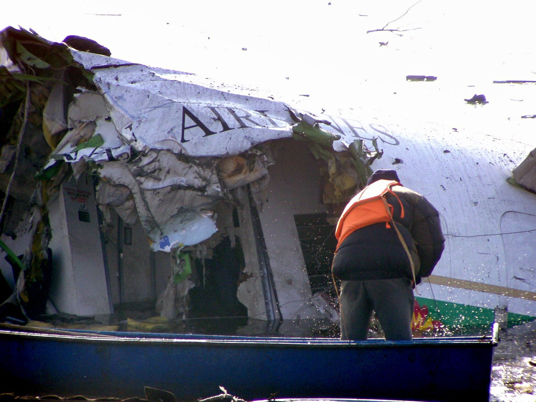 Flugzeug mit 132 Menschen an Bord in China abgestürzt
