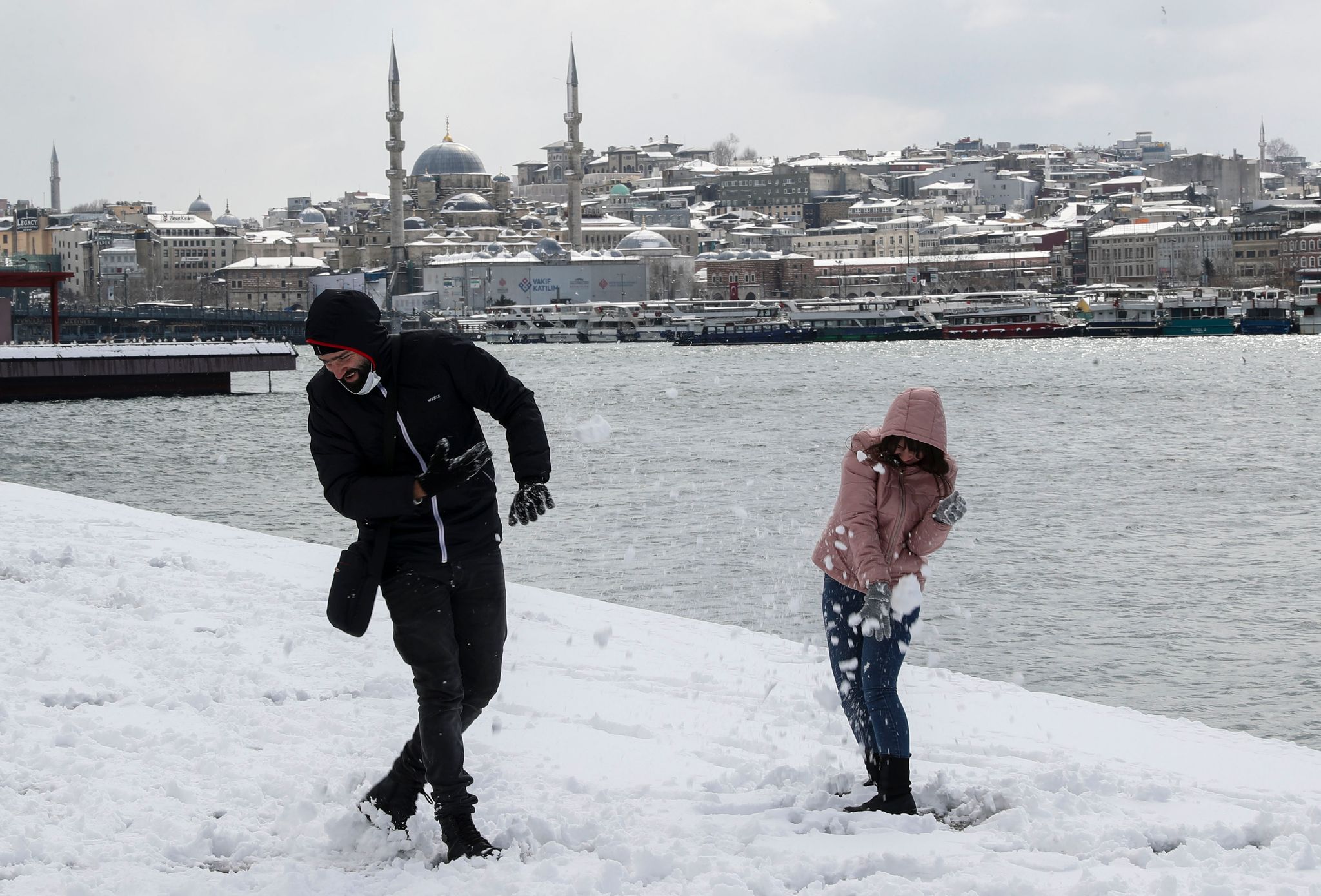 Einschränkungen durch Schnee in Türkei und Griechenland
