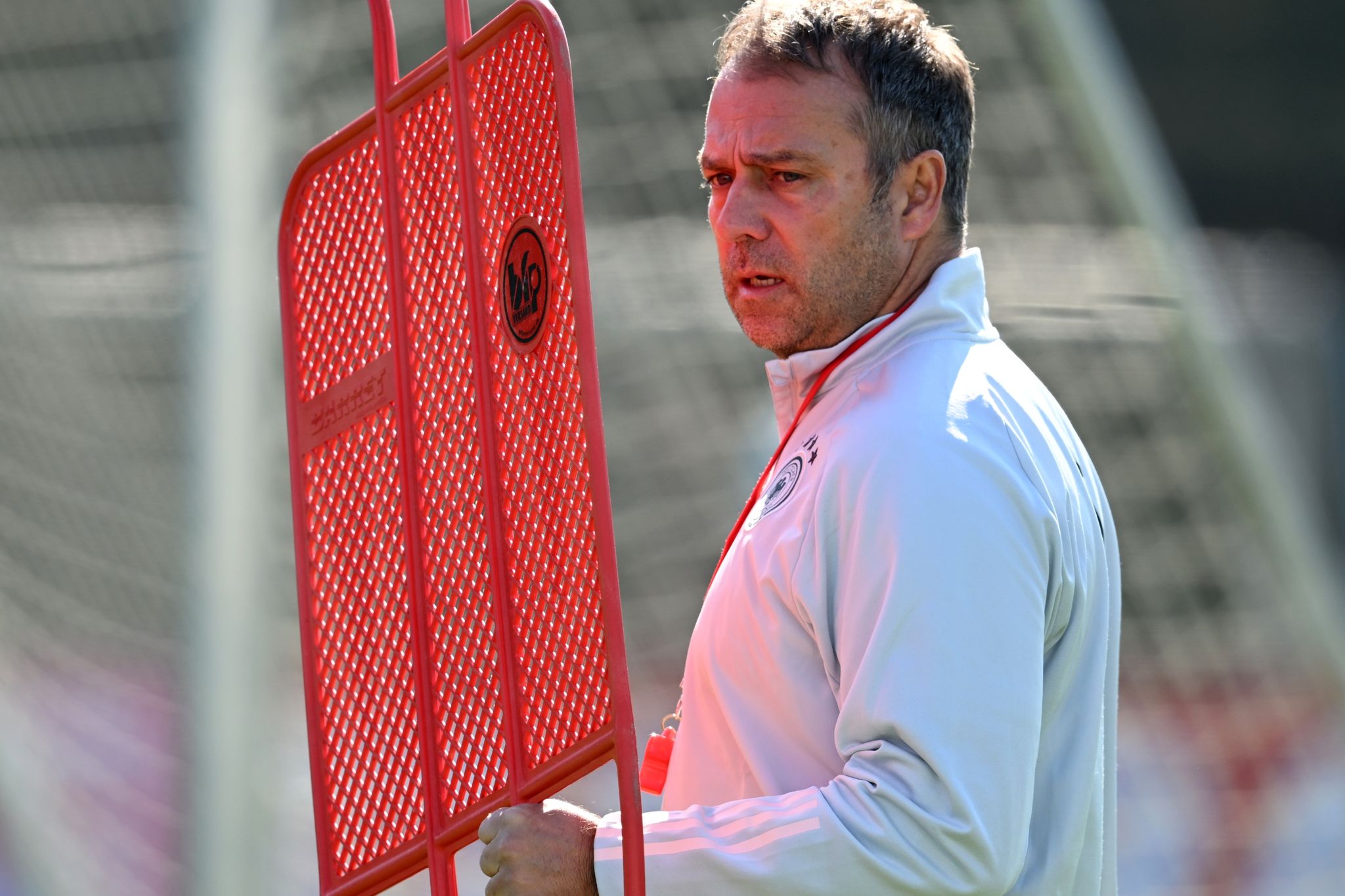 Flick-Kommandos mit roter Pfeife – WM-Titel als großes Ziel