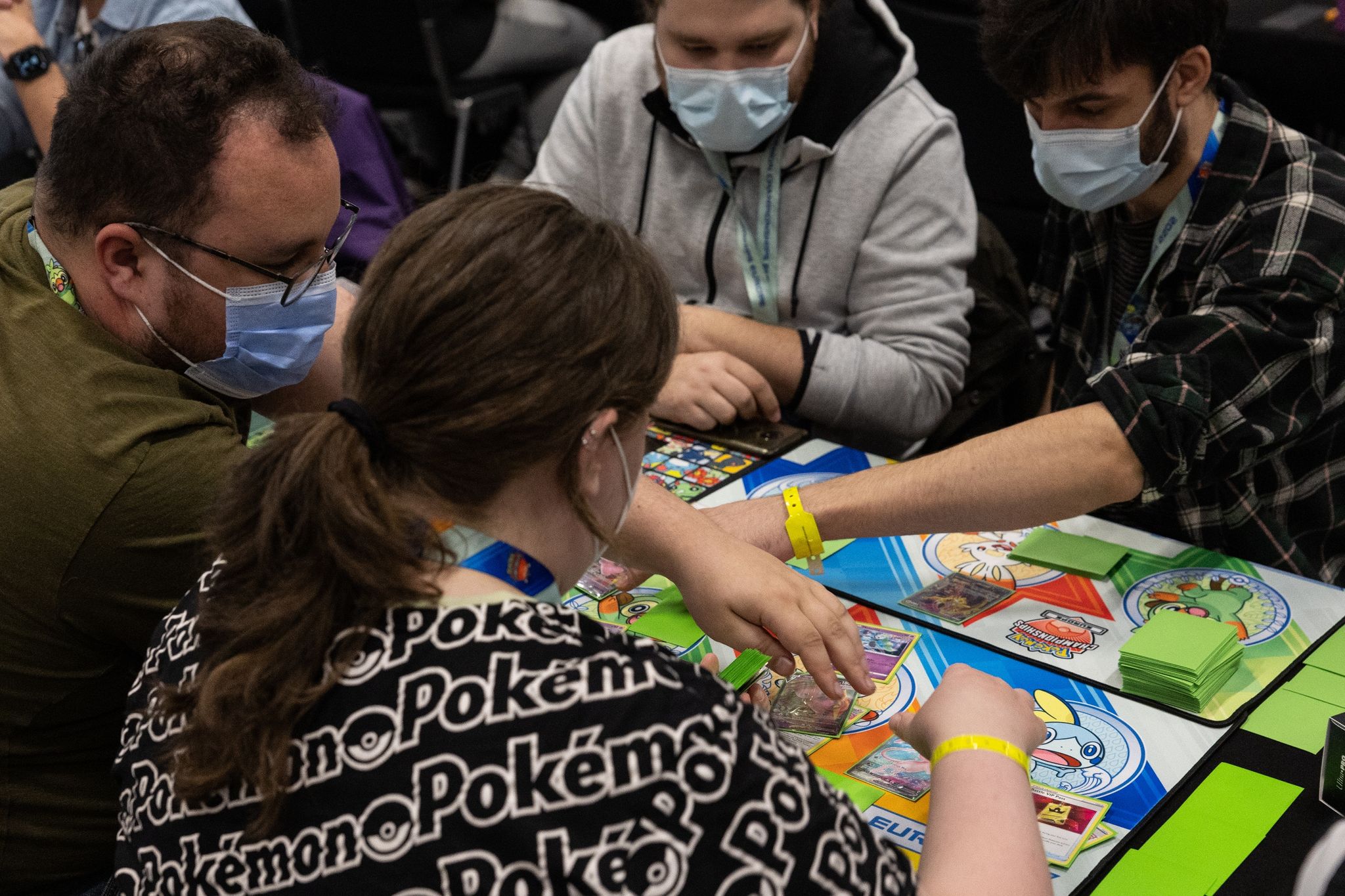 Pokémon-Fans spielen bei Meisterschaft um die Wette
