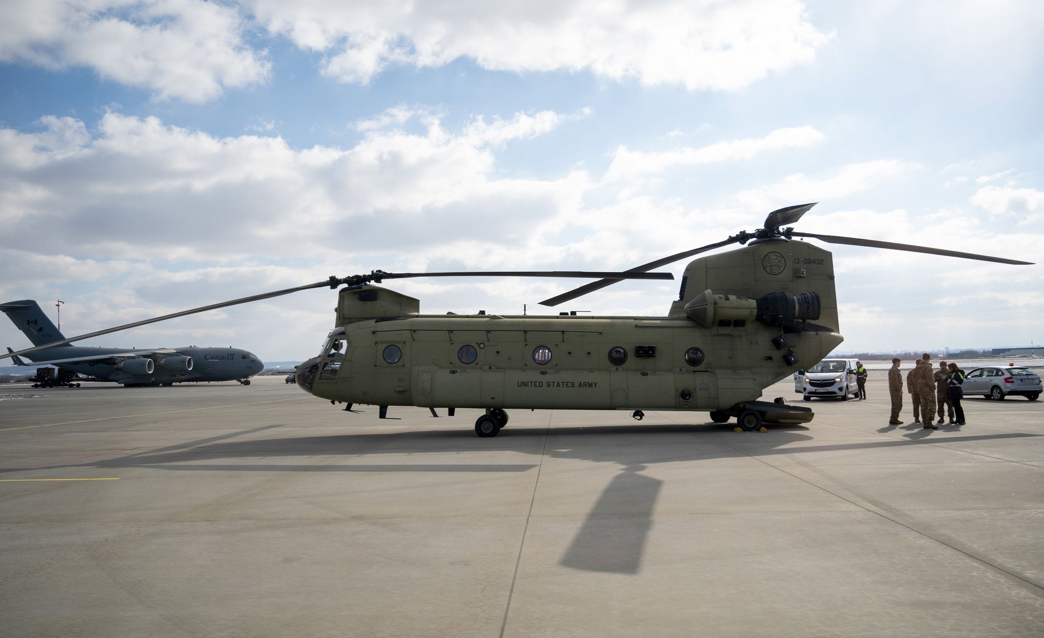 Zwei neue Transporthubschrauber in der engeren Wahl