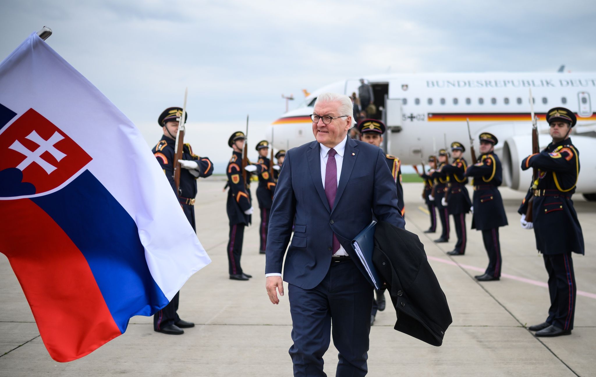 Steinmeier an Kreml: Nato wird jeden Zentimeter verteidigen