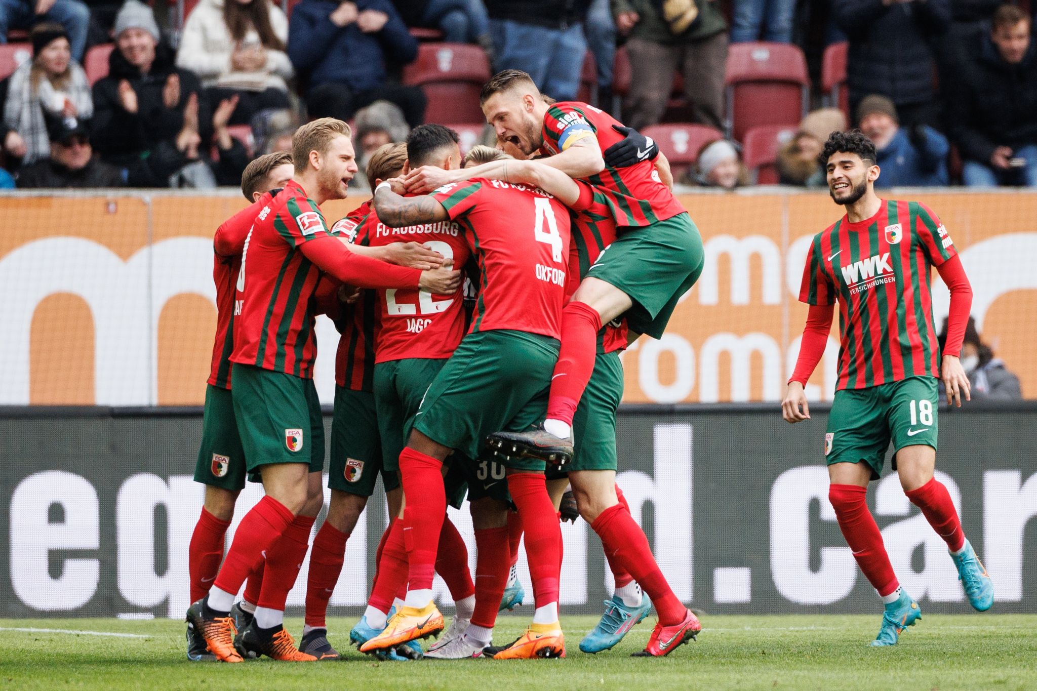 Sieg im Abstiegskampf: FCA gewinnt glatt gegen Wolfsburg