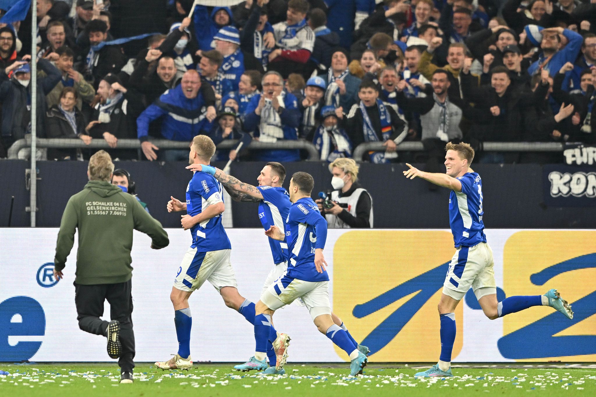 Schalke und Bremen auf Aufstiegsmission