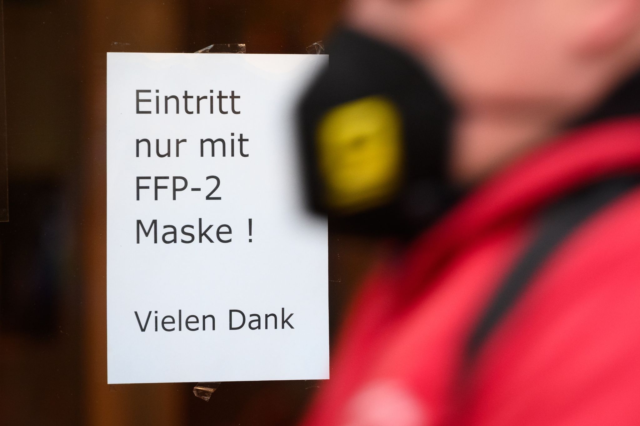 Letzte strenge Corona-Auflagen enden – Meldezahlen schwanken