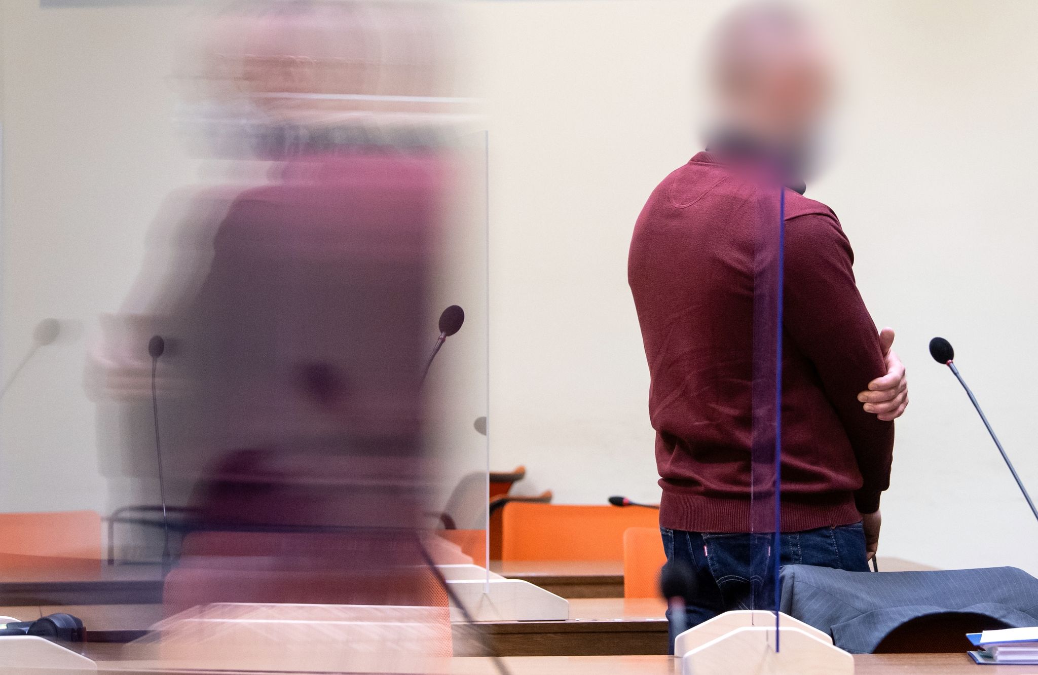 Hitlergruß und «Buffi-Buffi»: Ex-Polizist verurteilt