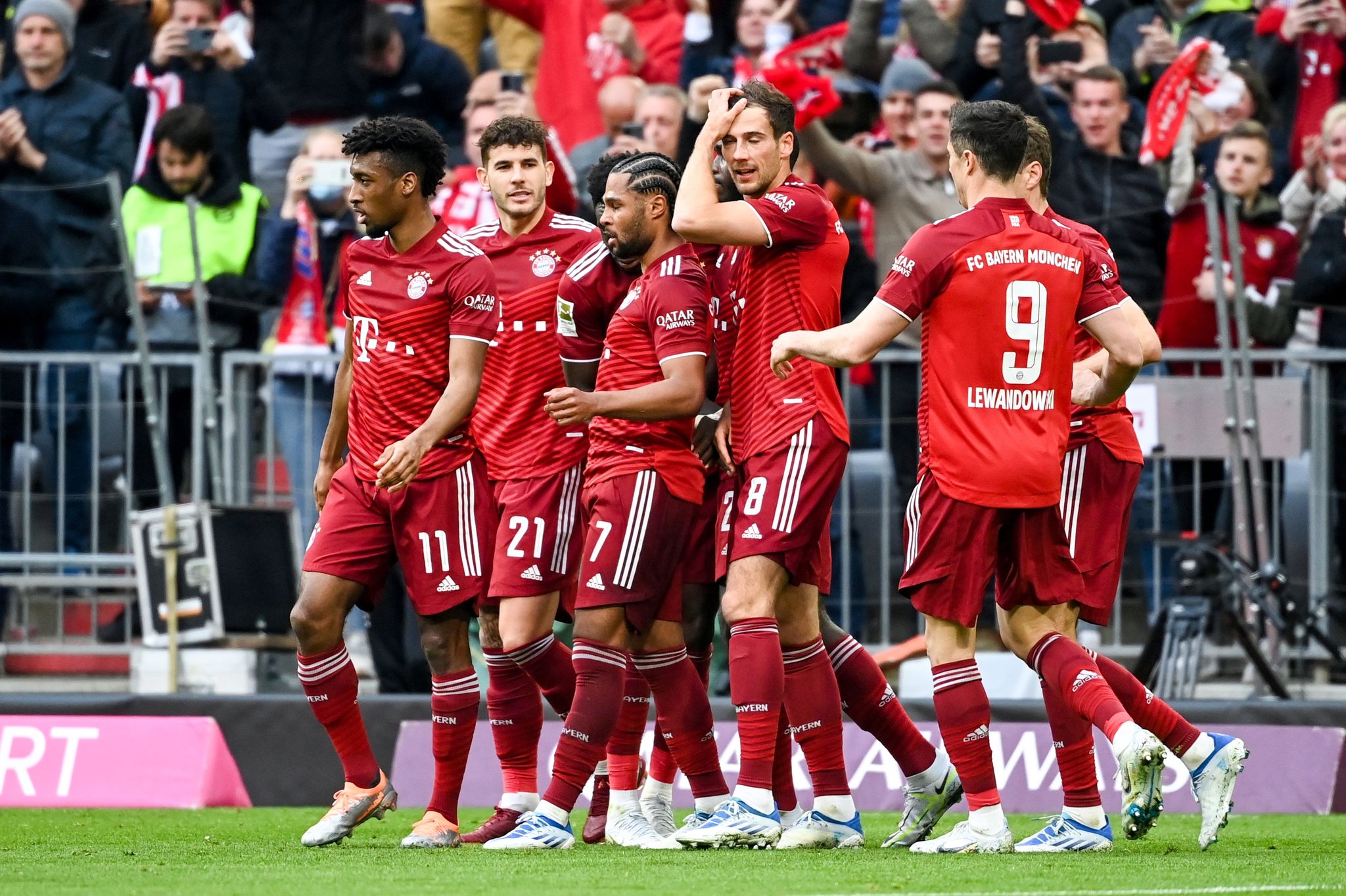 Bayern bejubeln Meister-Jahrzehnt: Bierdusche für Nagelsmann