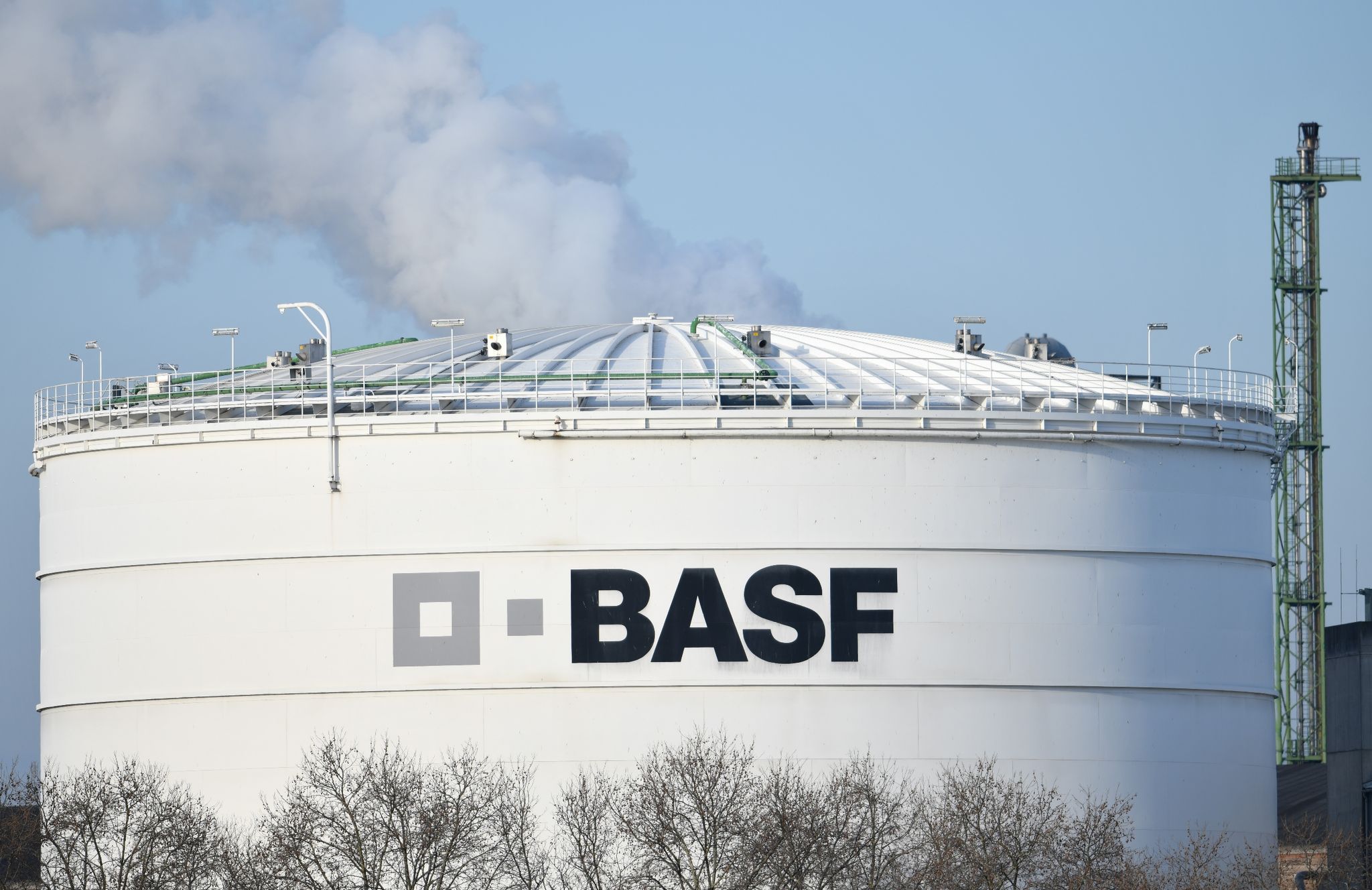 BASF steigert Betriebsergebnis und Umsatz deutlich