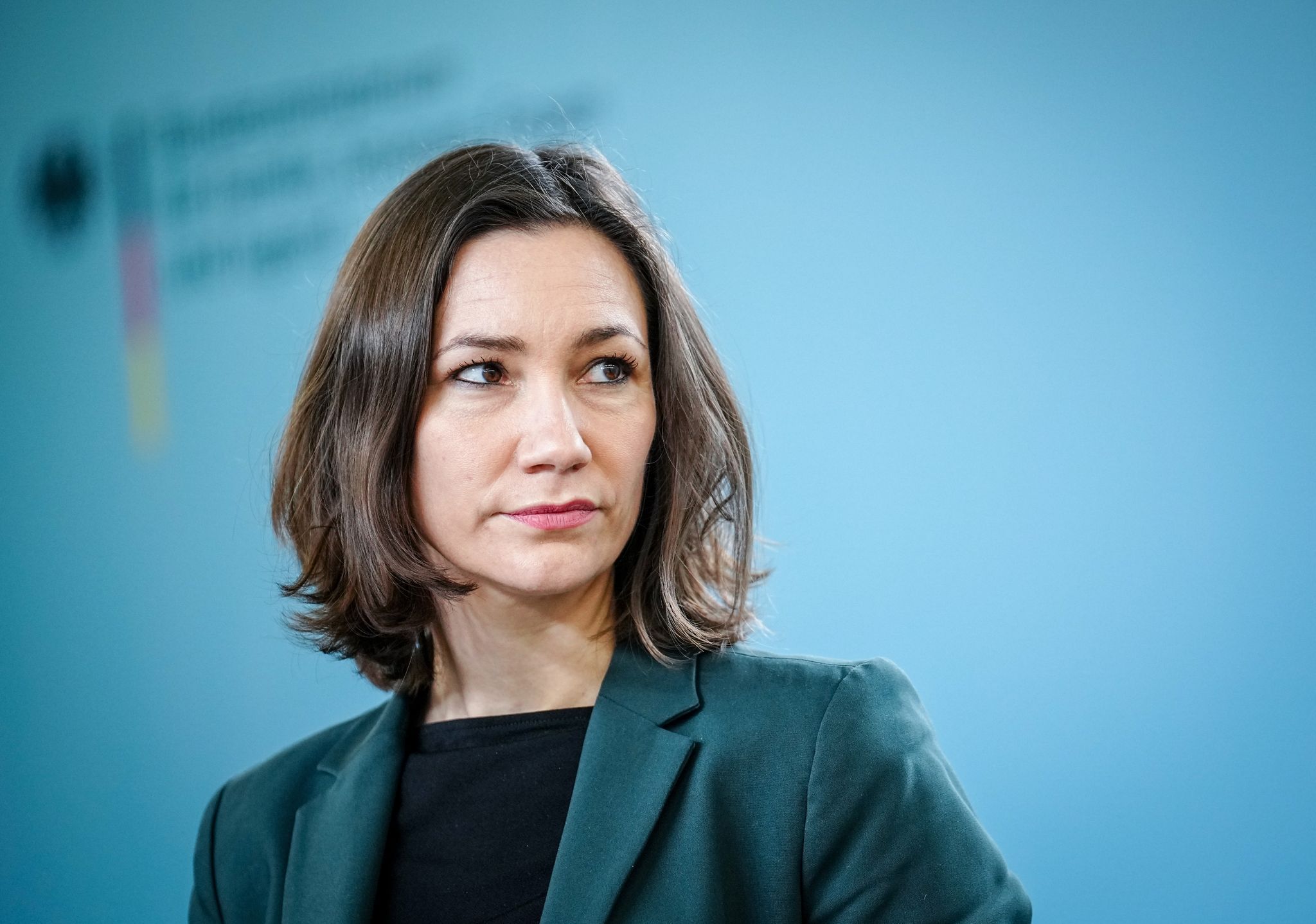 Ministerin Spiegel entschuldigt sich für Urlaub nach Flut