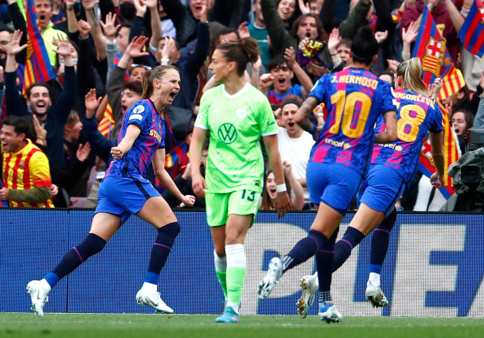 Barcelona-Frauen zerlegen VfL Wolfsburg vor Rekordkulisse