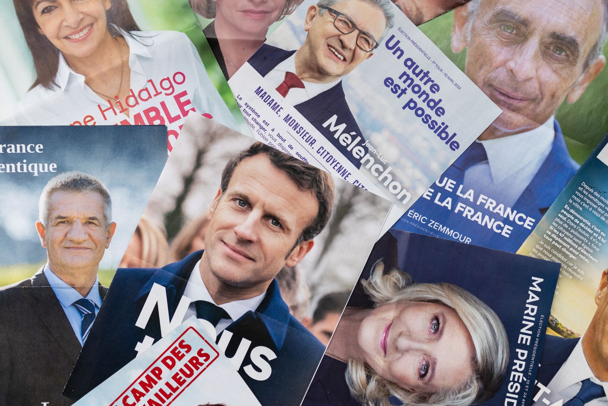 Französische Präsidentschaftswahl: Macron liegt vor Le Pen