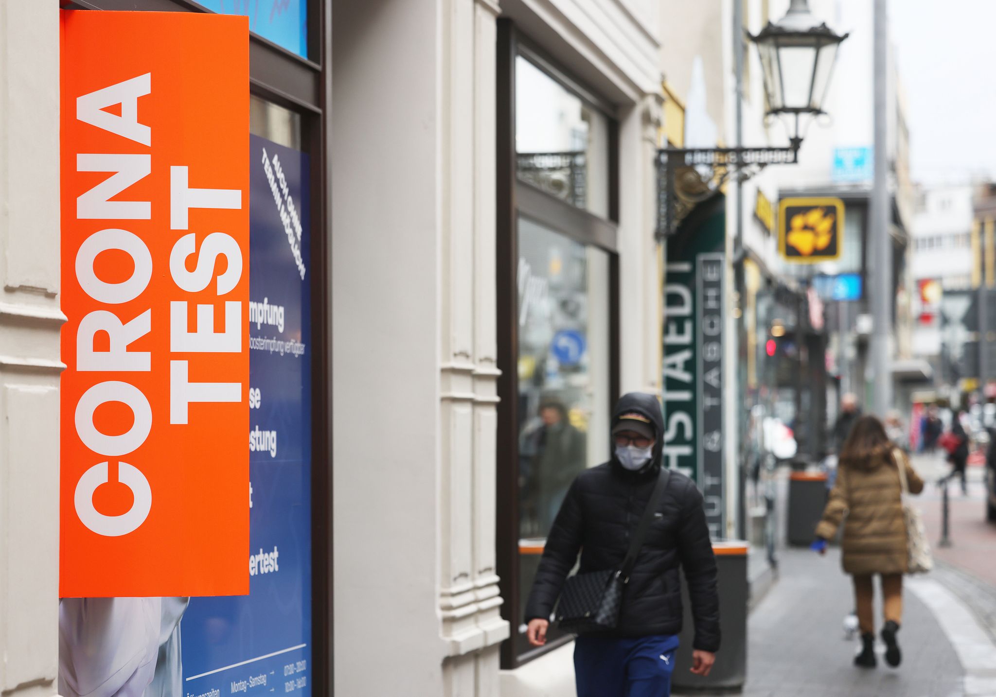Gipfel der Welle klar überschritten, Verhalten aber wichtig