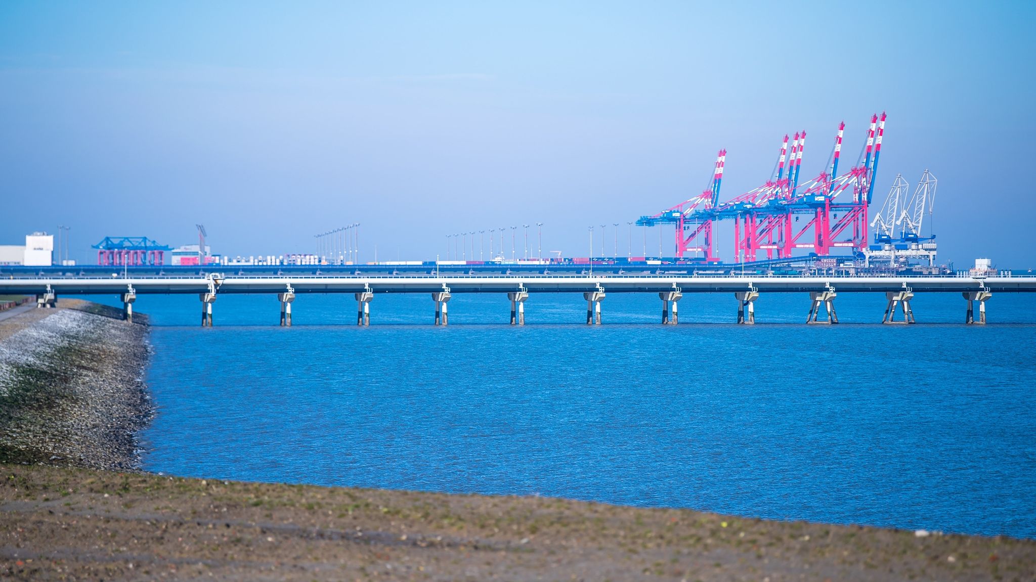 Milliarden für schwimmende LNG-Terminals