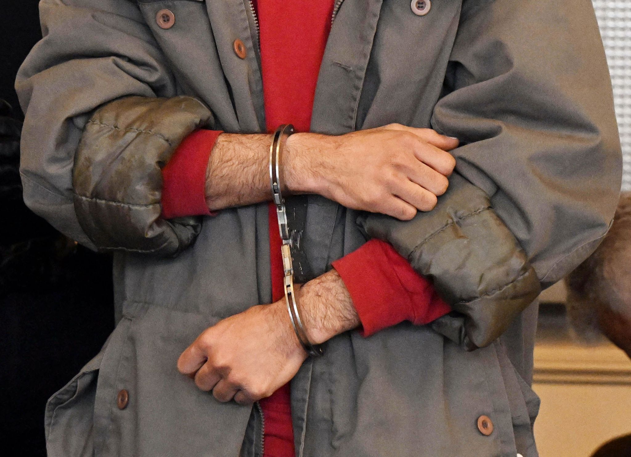 Prozess um lebensgefährlichen Stoß vor Zug neu aufgerollt