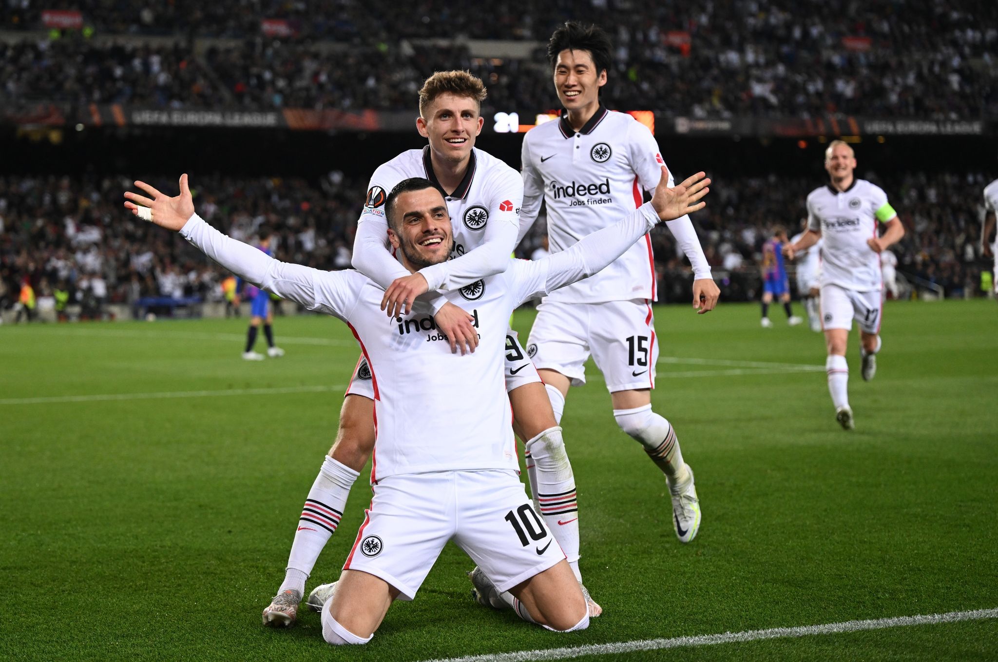 Kostic hisst sein Trikot:  Ein skurriler Abend im Camp Nou