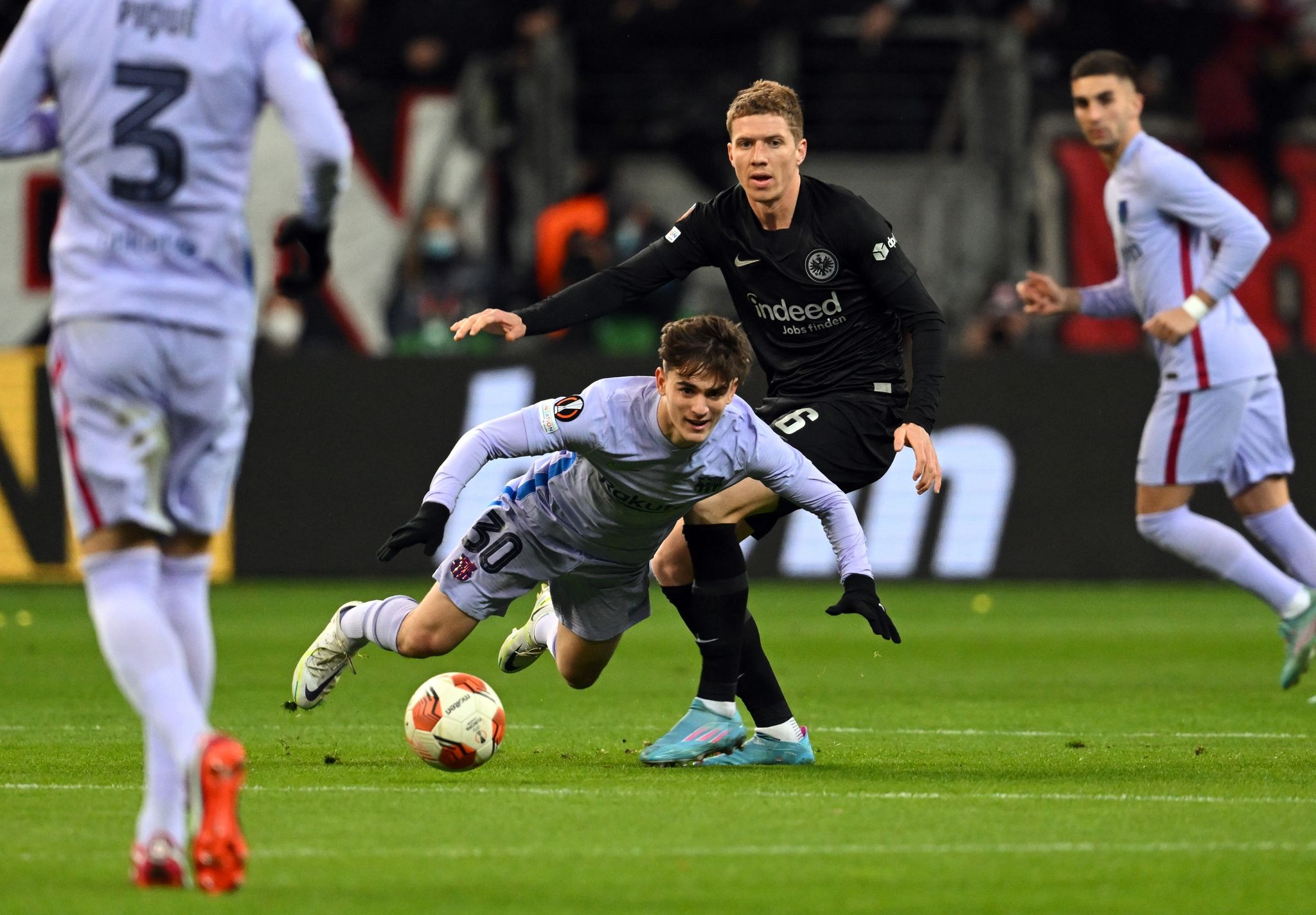 Starke Eintracht erkämpft Remis gegen Barcelona