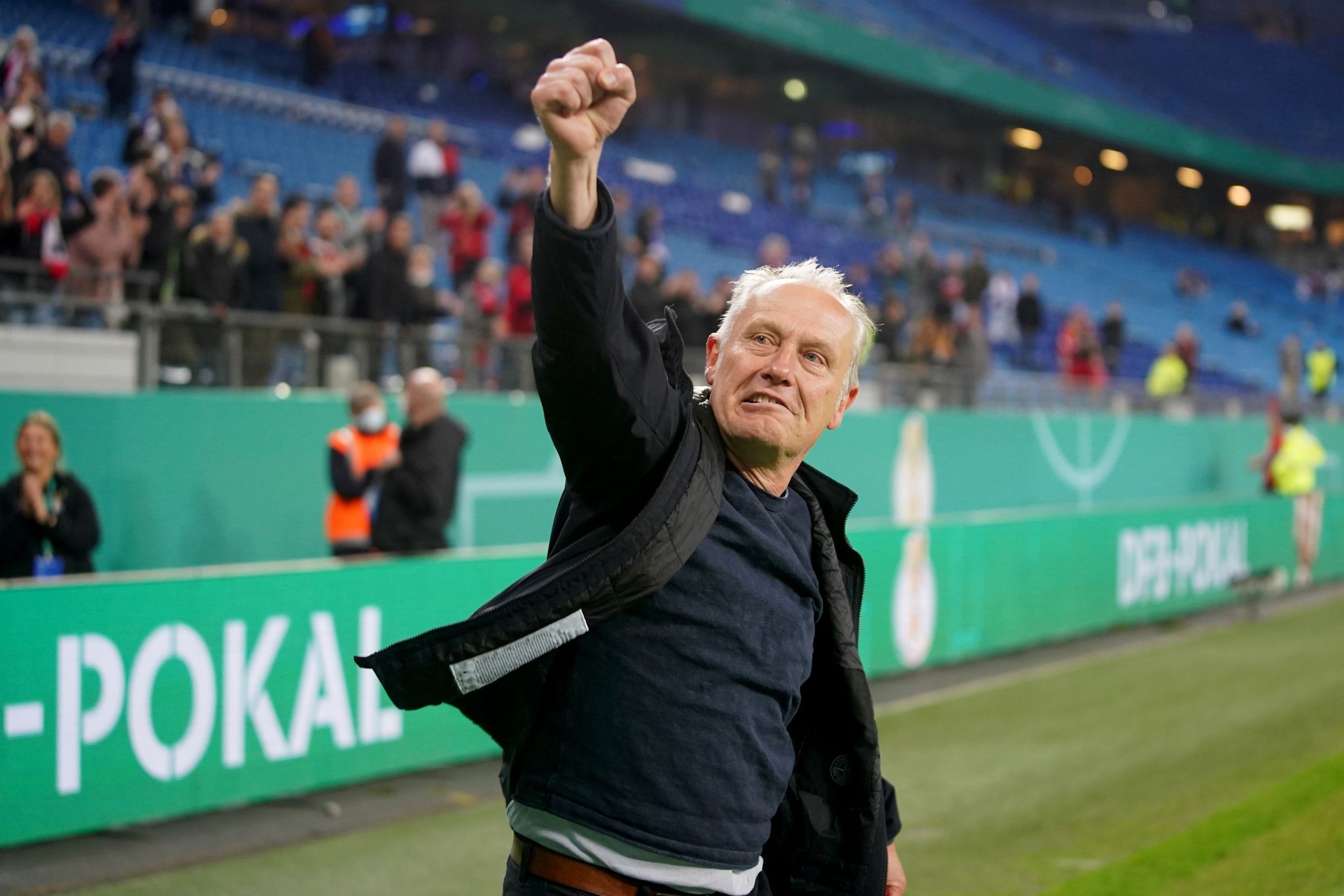 Feierbiest Streich und Wasserdusche: SC Freiburg im Finale