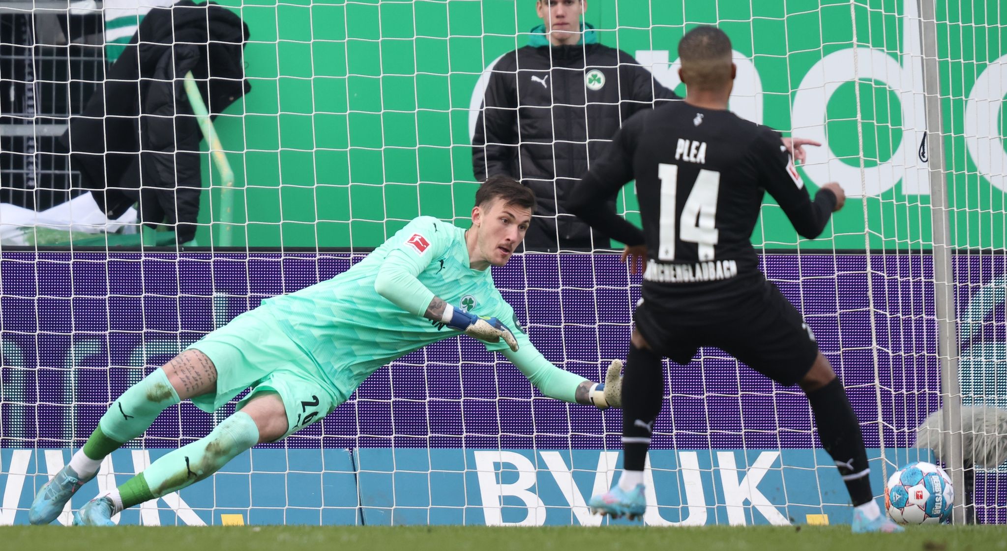 Gladbacher Sturmduo vergrößert Fürther Abstiegssorgen