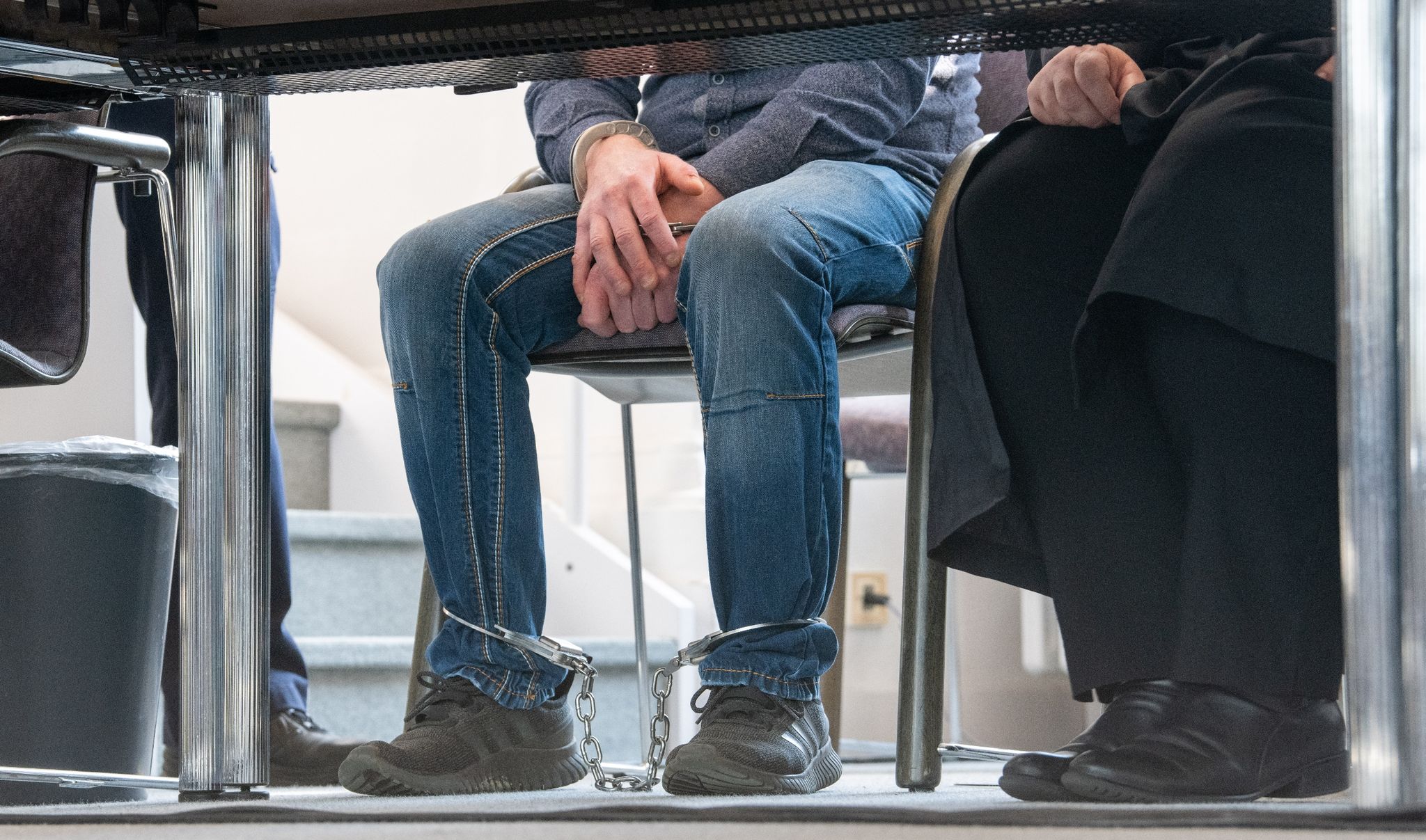 Kleinkind misshandelt und getötet – Angeklagter schweigt