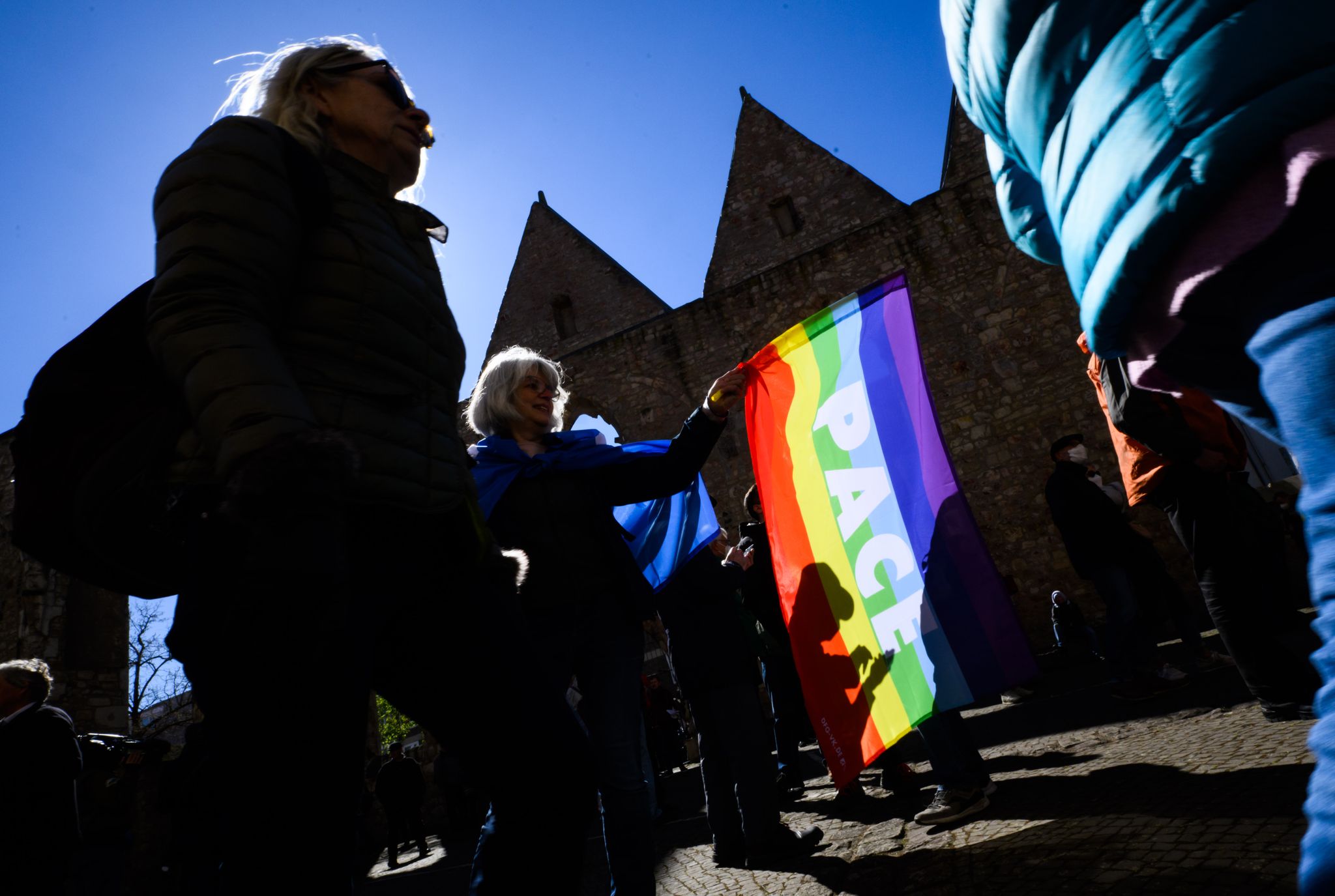 Friedensforscherin: «Frieden schaffen ohne Waffen» naiv
