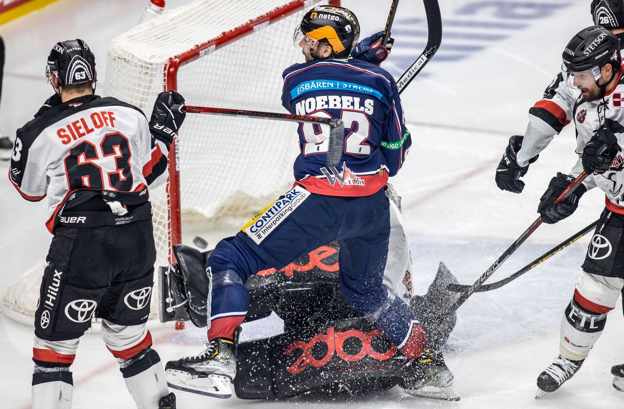 Favoritensiege und üble Verletzungen in den DEL-Playoffs