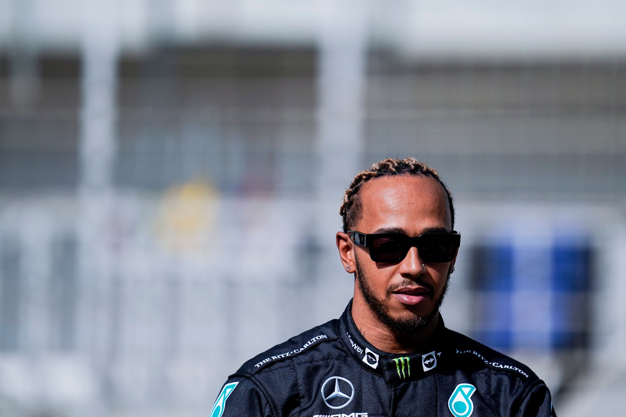 Mercedes zur Aufholjagd gezwungen – Hamilton kämpft