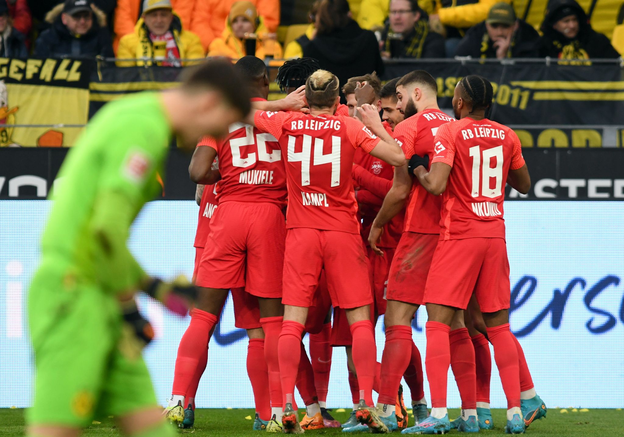 Herber Rückschlag vor vollen Rängen: BVB unterliegt RB klar