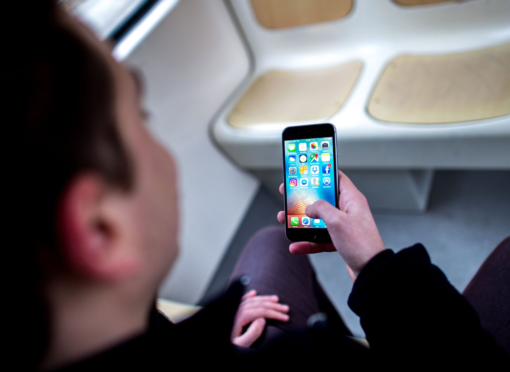 Menschen in Deutschland häufiger mit dem Smartphone online