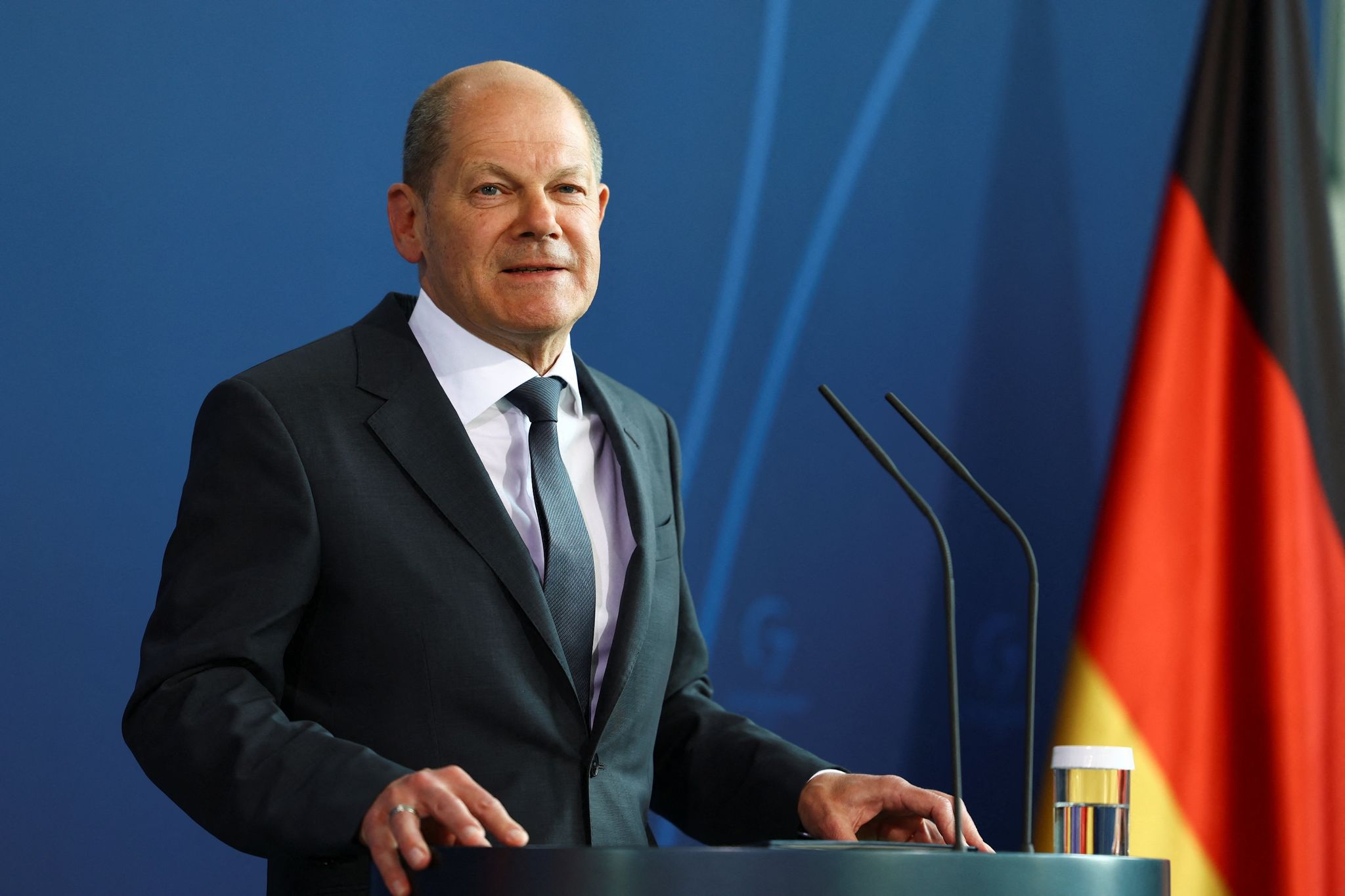 Scholz sagt Ukraine Waffen der deutschen Industrie zu