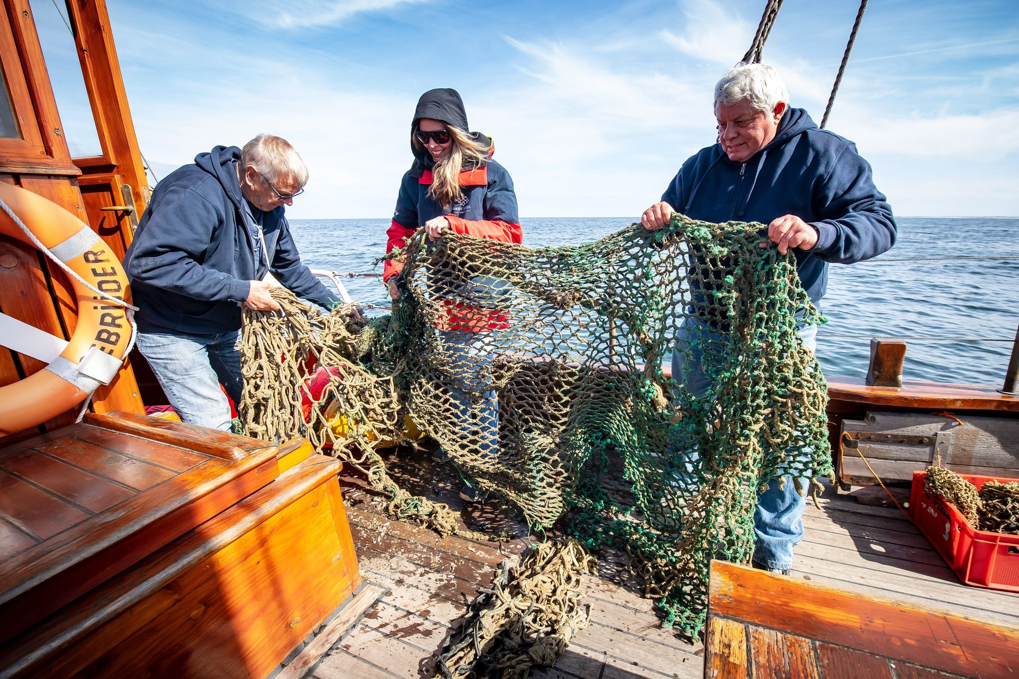 Taucher bergen verlorene Geisternetze aus Nordsee