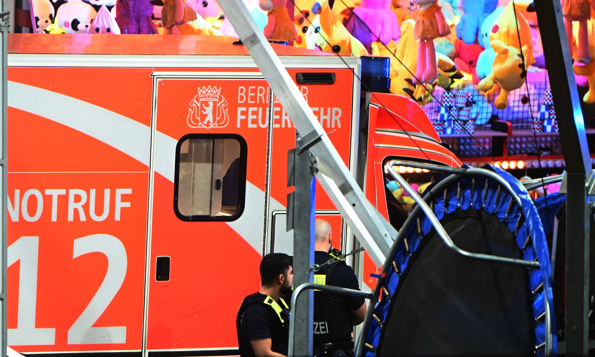 Messerstiche auf Berliner Jahrmarkt: junger Mann tot