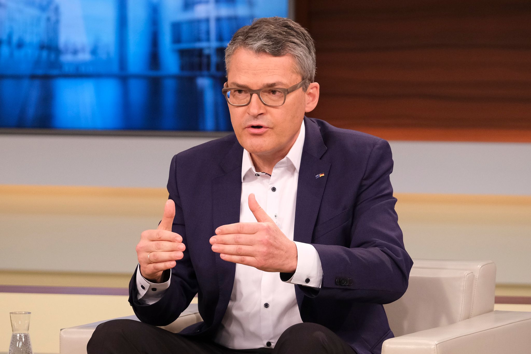 Kiesewetter: Scholz spielt bei Waffenlieferungen auf Zeit